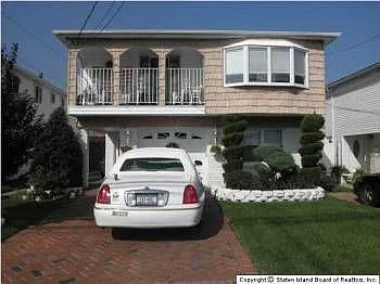 220 Arlene St photo 1