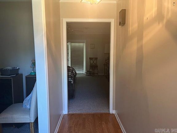 3rd image of 213 Simon St