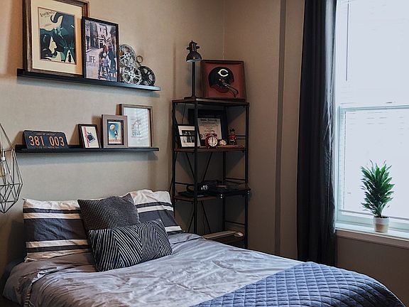 5th image of 2121 N Sheffield Ave #2E