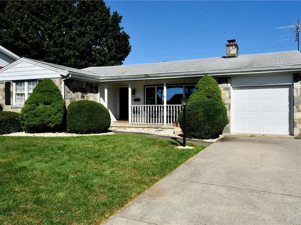 1212 Shelbourne Dr, Bethlehem, PA 18018