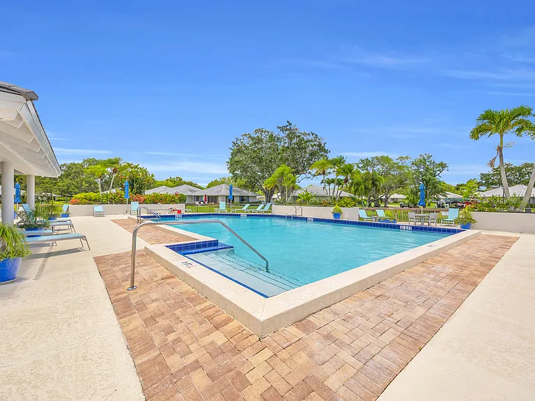 836 Club Dr — Photo 33