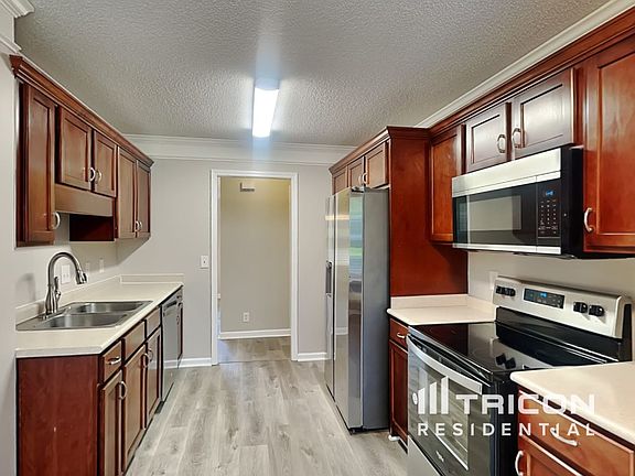4th image of 1695 Barrywood Cir E
