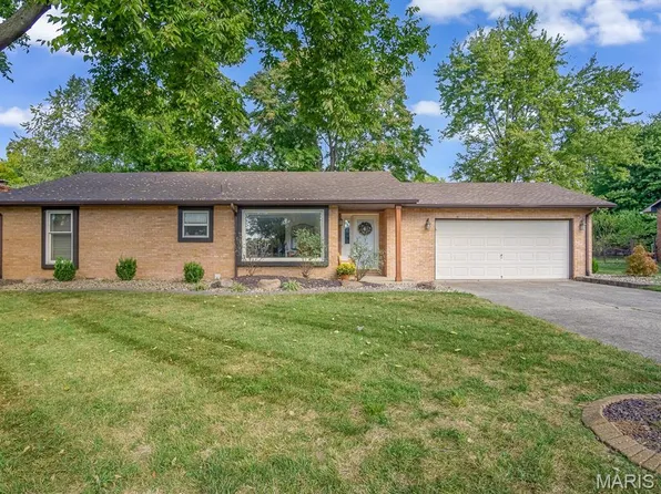 13 Rushmore Dr, Glen Carbon, IL 62034