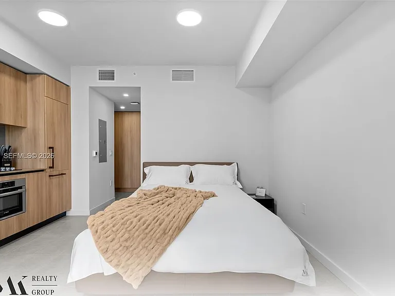 121 NE 5th St #2700 — Photo 8
