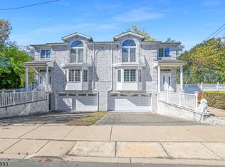 4 Maple Ave, Waldwick Boro, NJ 07463