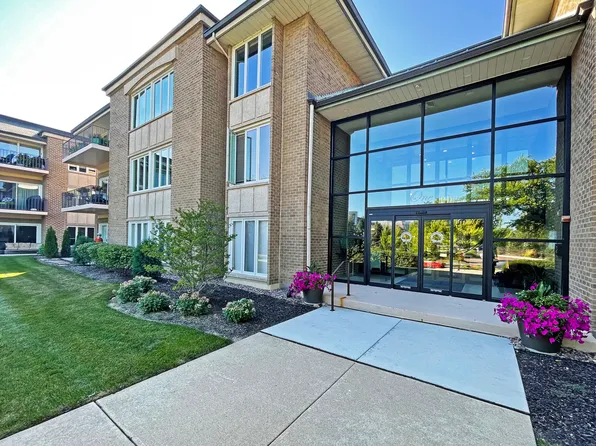 1 Oak Brook Club Dr APT A202, Oak Brook, IL 60523