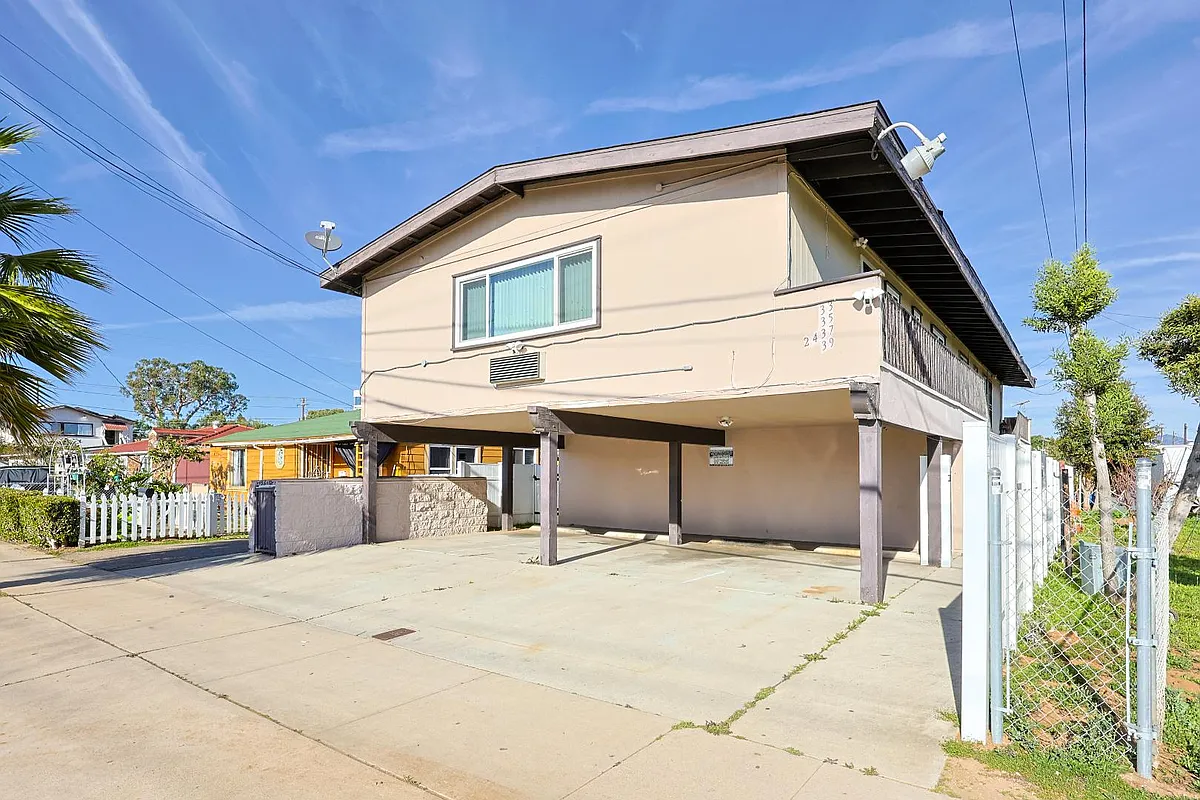 Unit Photo - 2437 D Ave
