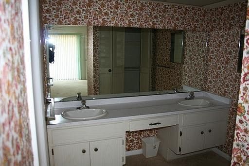 5th image of 132 Slade Dr