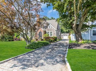 32 Paumanake Rd, Blue Point, NY 11715