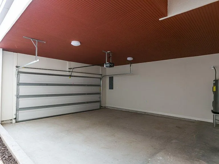 2209 S 6th St — Photo 24