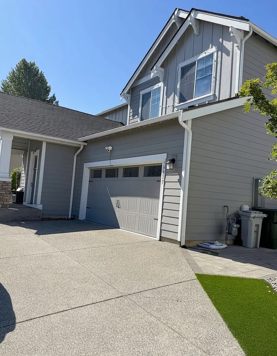 4 bed, 2.5 bath, 2758 sqft, $4,400 — Photo 2