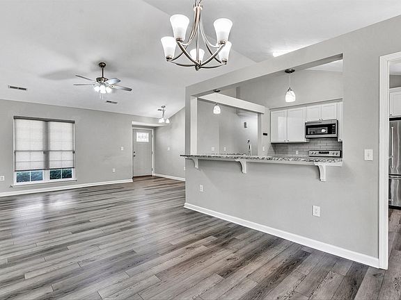 5th image of 1733 Warner Pl