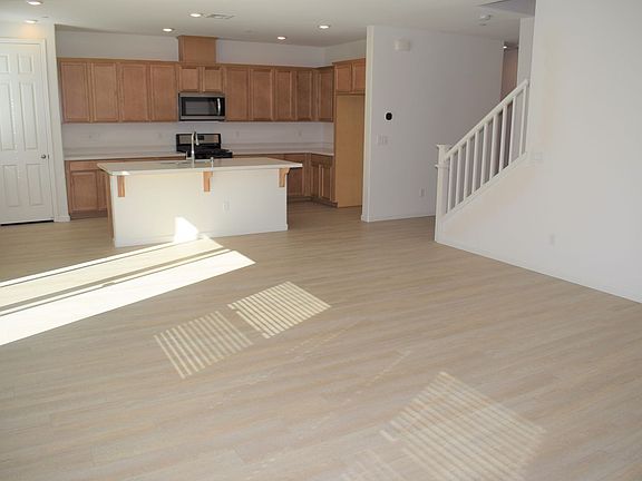 3rd image of 60 Molveno Dr