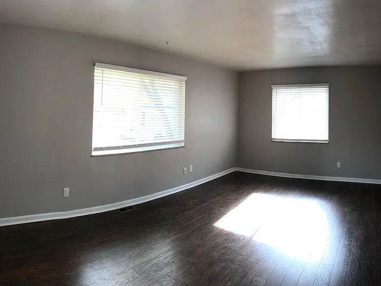 937 Colwick Dr — Photo 5