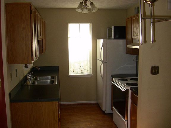 5th image of 282 Sherman Ave