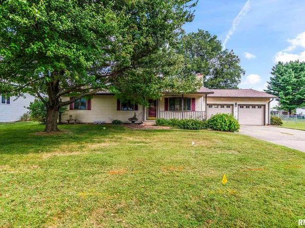 36 Hawthorn Ln, Pleasant Plains, IL 62677