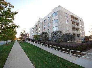 10720 S Washington St APT 302, Oak Lawn, IL 60453
