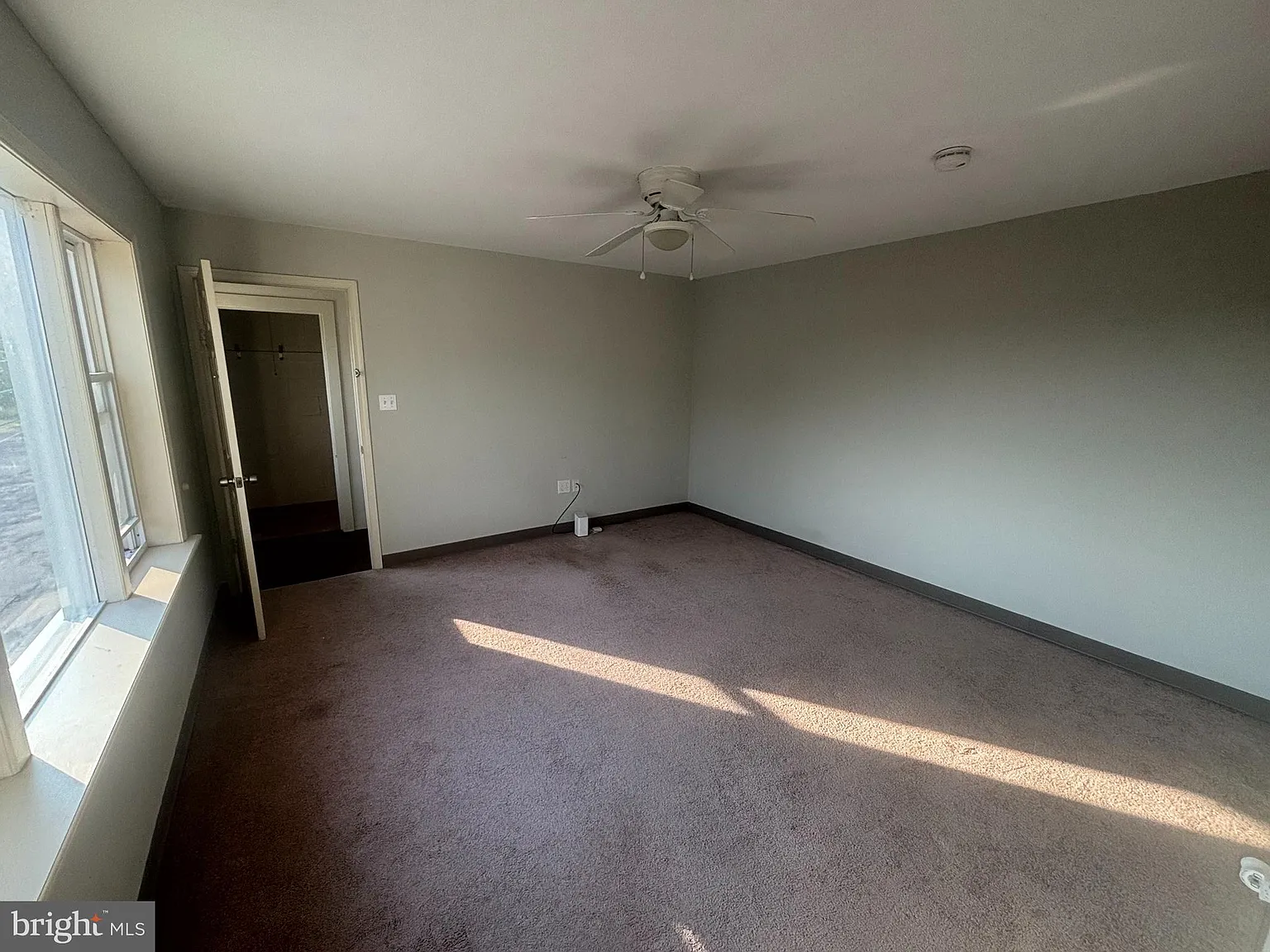 1 bed, 700 sqft, $995 — Photo 3