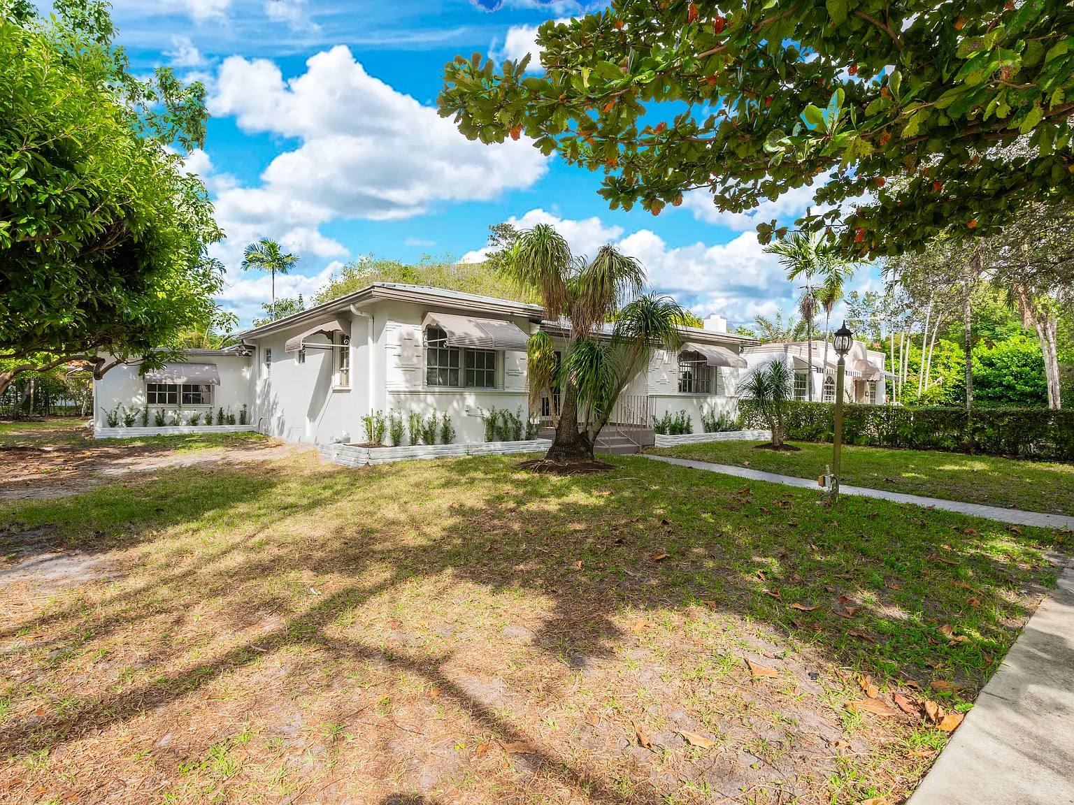 4 bed, 2224 sqft, $5,600 — Photo 3