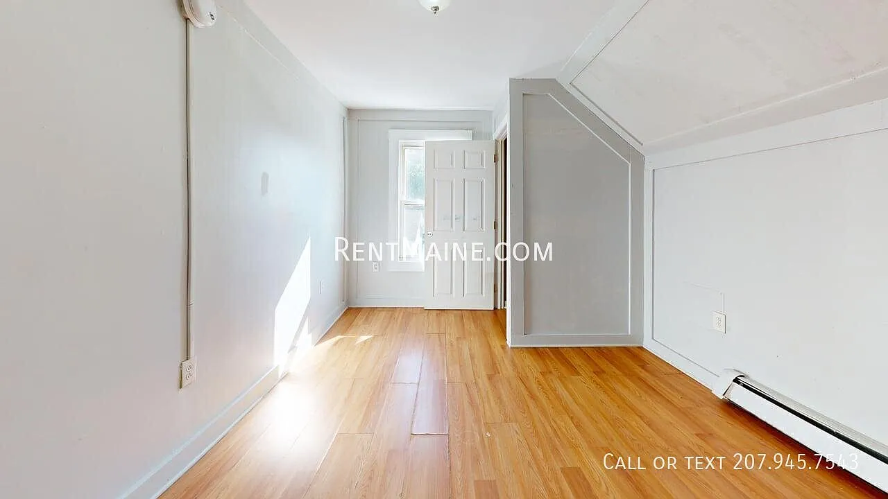 3 bed, 823 sqft, $1,300 — Photo 4