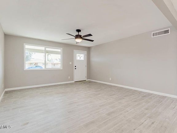 5th image of 936 E Wesleyan Dr