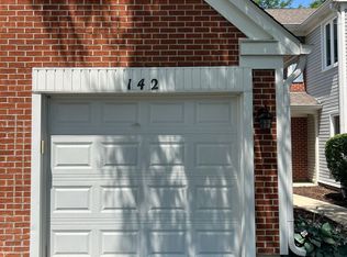 142 Inverness Ct #6, Elk Grove Village, IL 60007