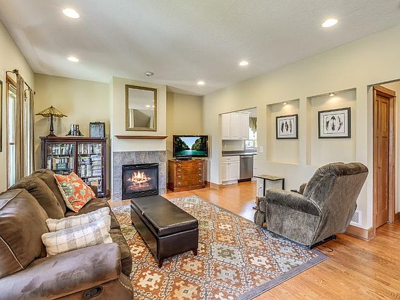 3rd image of 6459 E Laketowne Dr NE