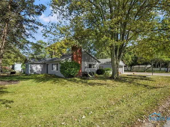 5911 Plympton Cir, Oregon, OH 43616