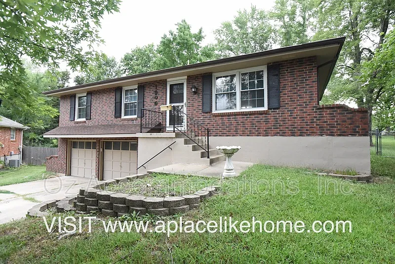 3 bed, 2.0 bath, 1575 sqft, $1,795 — Photo 3