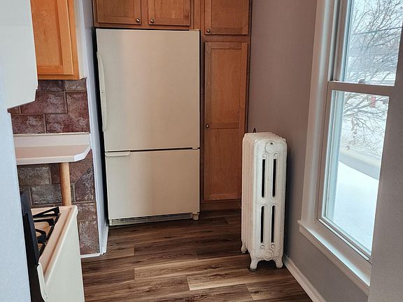 4th image of 61 Dale St N APT 2