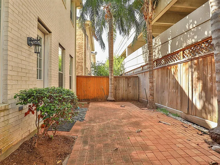 10126 Holly Chase Dr — Photo 45