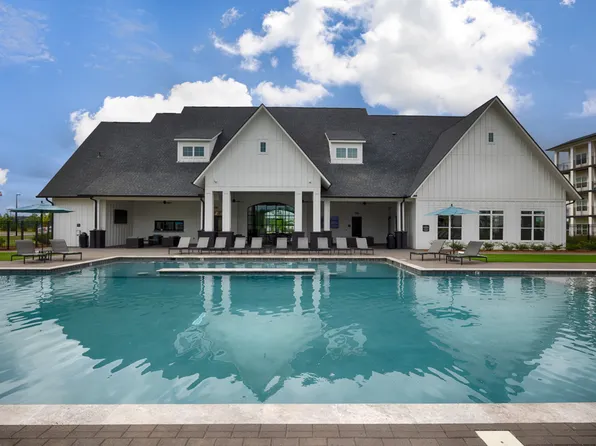 Gateway Village at Swan Creek