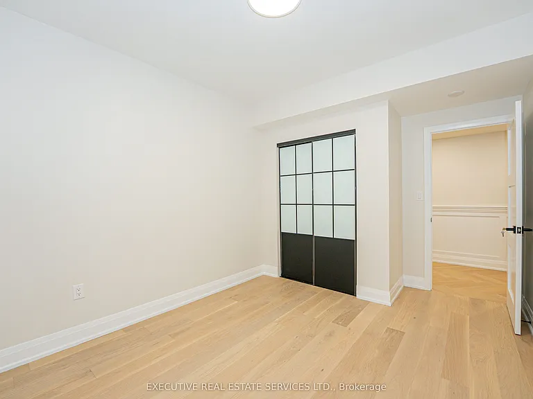 337 Centennial Rd #BASEMENT — Photo 21