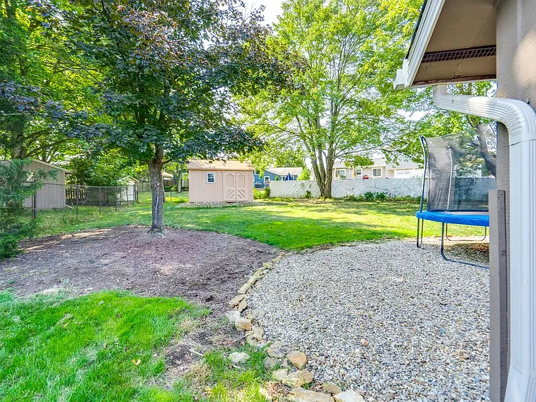 7708 Delaware Dr — Photo 8