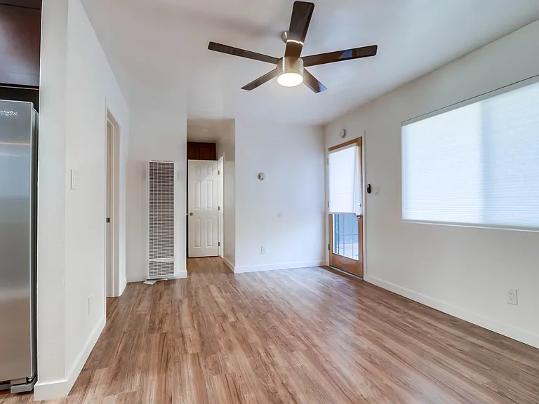 4012 Ingraham St #A — Photo 10