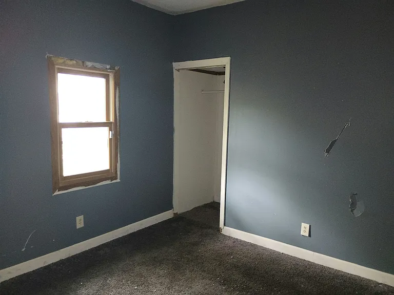 2420 N Peoria Ave — Photo 12