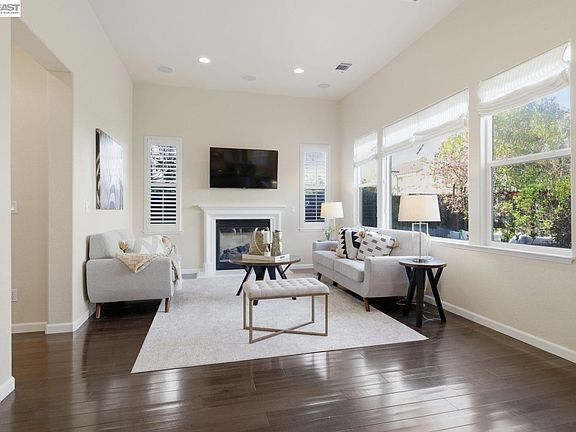3rd image of 217 Wimbledon Ct