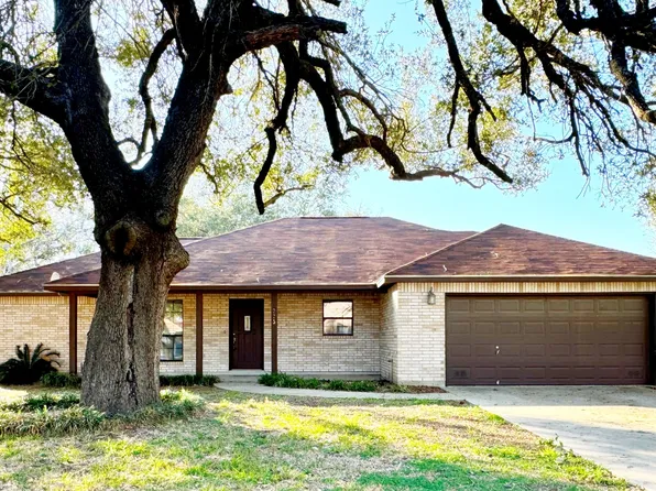 223 BUNKER HL, Pleasanton, TX 78064