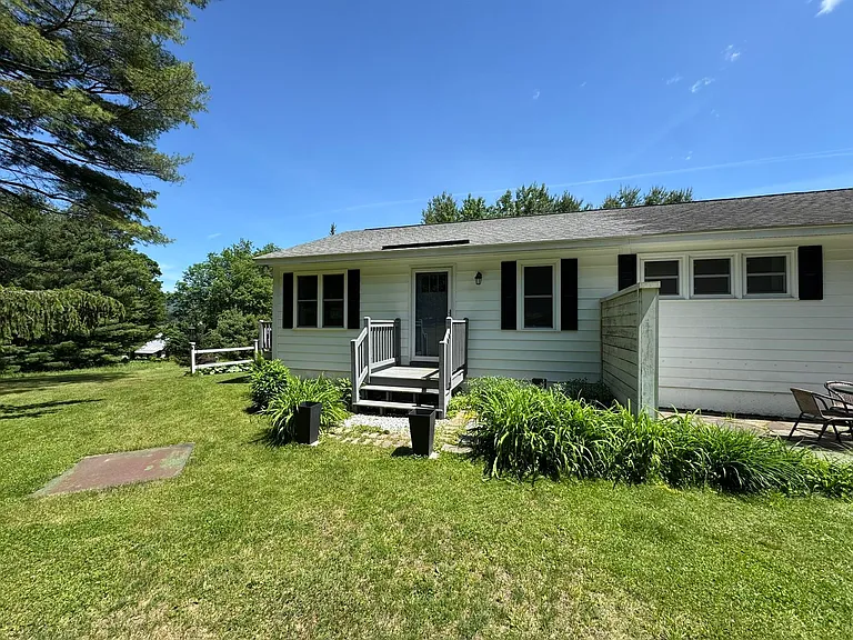 56 Cemetery Rd — Photo 23