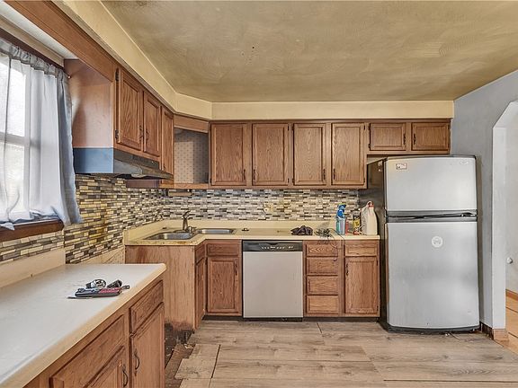 3rd image of 125 Shenandoah Dr
