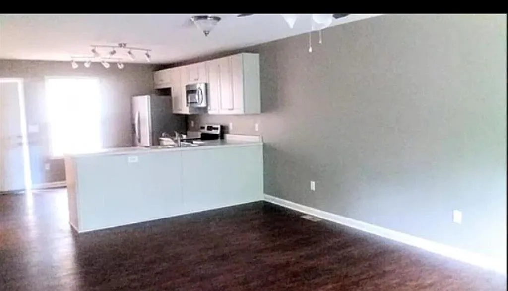 4 bed, 4.5 bath, 1784 sqft, $2,600 — Photo 4