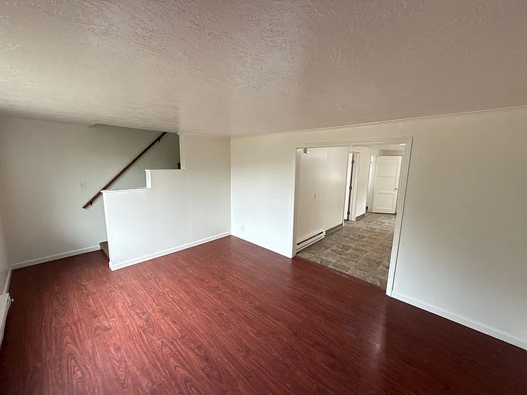 926 SE Uglow Ave #2 — Photo 2