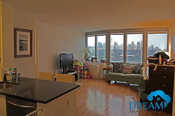 Rented by Dream Property Group LLC | media 4