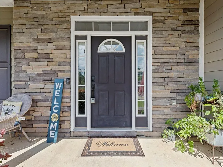 313 Scotch Pine Ln — Photo 3