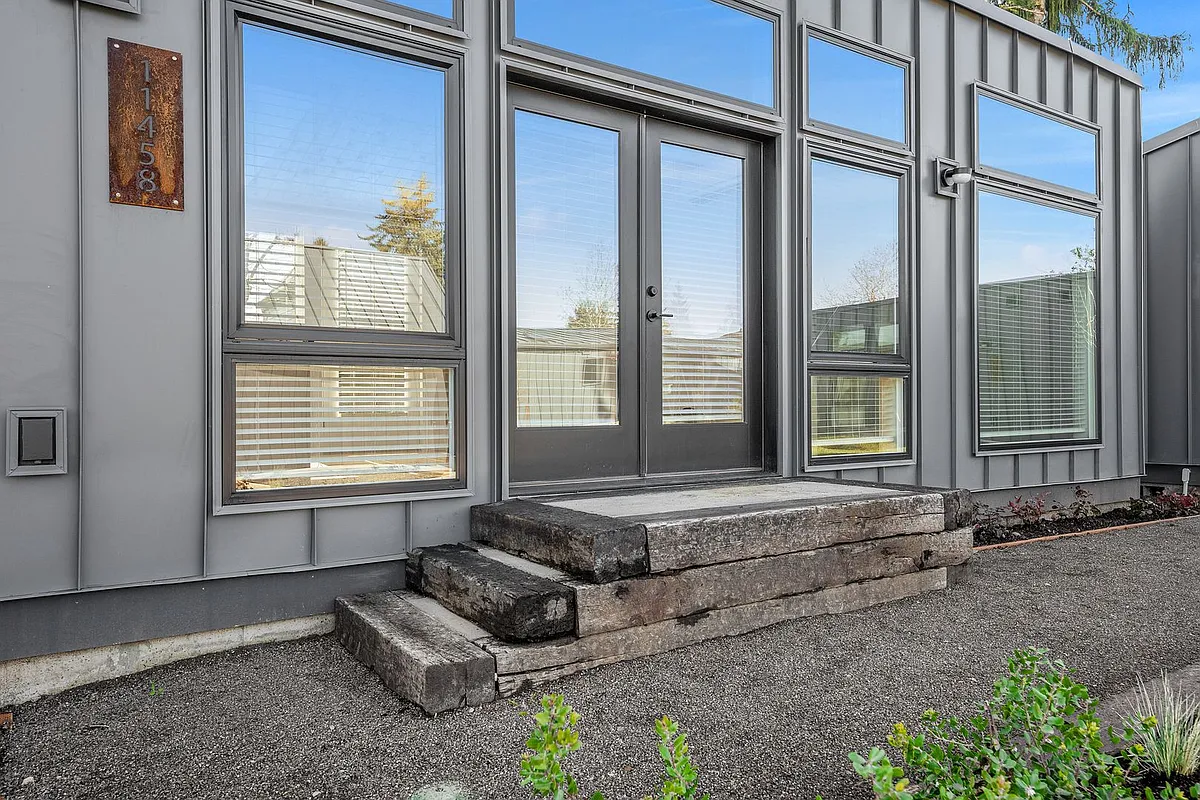 Building Photo - 11458 NE Morris St