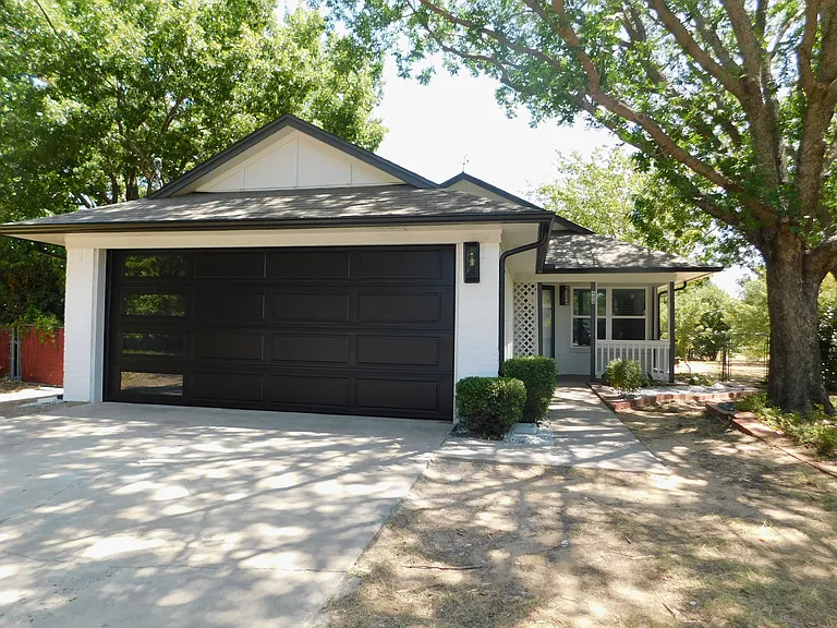 404 Woodson Cir — Photo 2