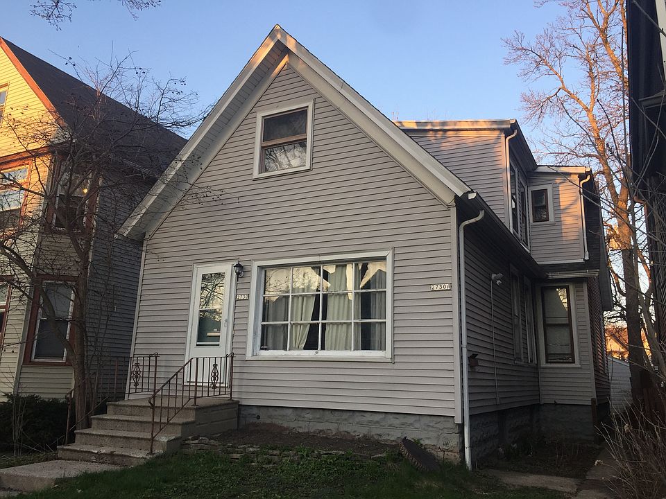 Even though this looks like a house; this is a duplex. 3 Bedroom lower and a separate unit is the 1 bedroom upper. The lower has an entrance in the front; and there is shared entrance in the backyard for the upper and lower.