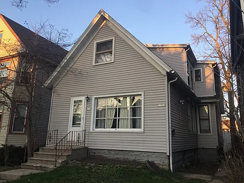 2730 N Oakland Ave Photo 1