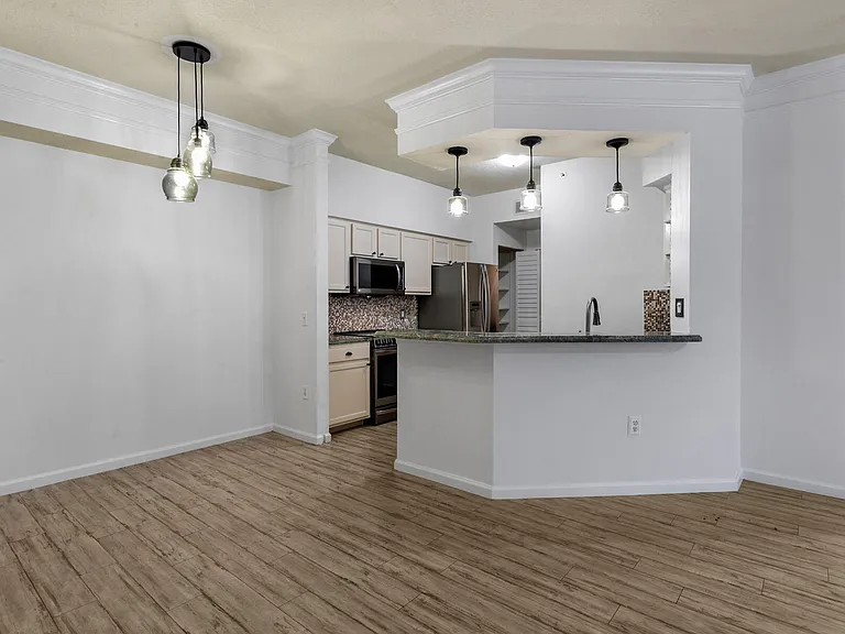 10103 Myrtlewood Cir W — Photo 11