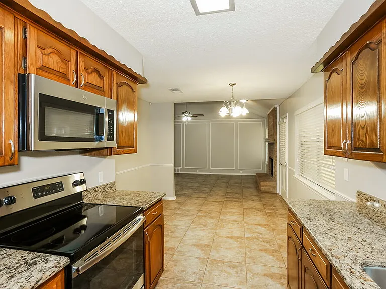 223 N Willow St — Photo 8